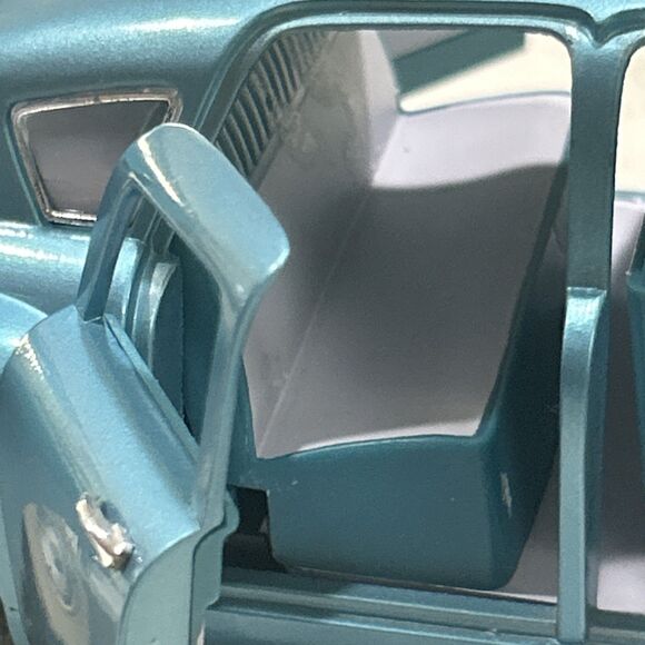 MODELLINO AUTO ROAD LEGENDS *TUCKER TORPEDO* 1948 LIGHT BLUE METALLIC 1:18 - Picture 7 of 9